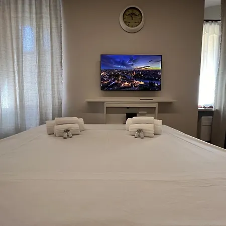 Apartment Arena Interno 5 *