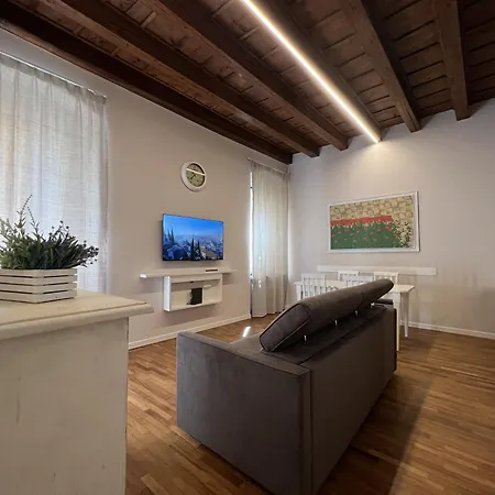 Apartment Arena Interno 5 *