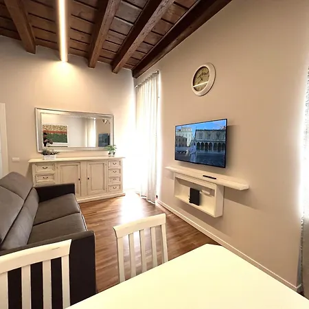 Apartment Arena Interno 5 *